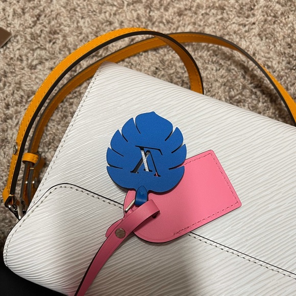 Never used… with box and canvas bag and all tags - Picture 4 of 12